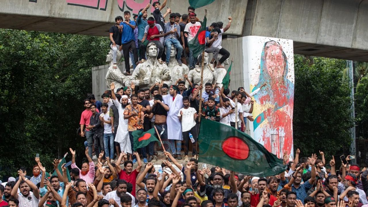 জেন জির হাতে স্বৈরাচার পত'ন: নির্বাচনের দৌড়ে এগিয়ে পুরোনো শক্তিরাই&rdquo;