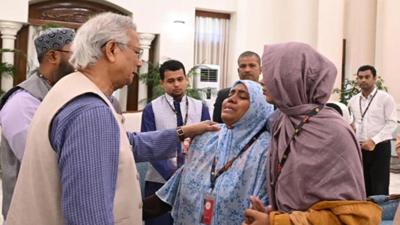ওসমান হাদির পরিবারকে ফ্ল্যাটের দলিল হস্তান্তর