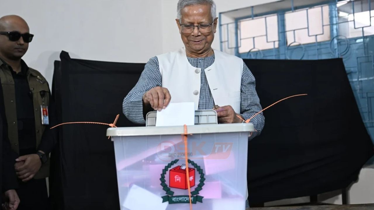 ভোট দিলেন প্রধান উপদেষ্টা