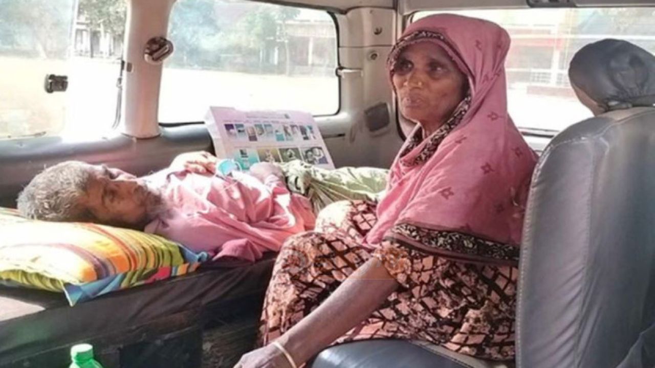অ্যাম্বুলেন্সে করে কেন্দ্রে এসে ভোট দিলেন প্রার্থীর অ'সুস্থ মা