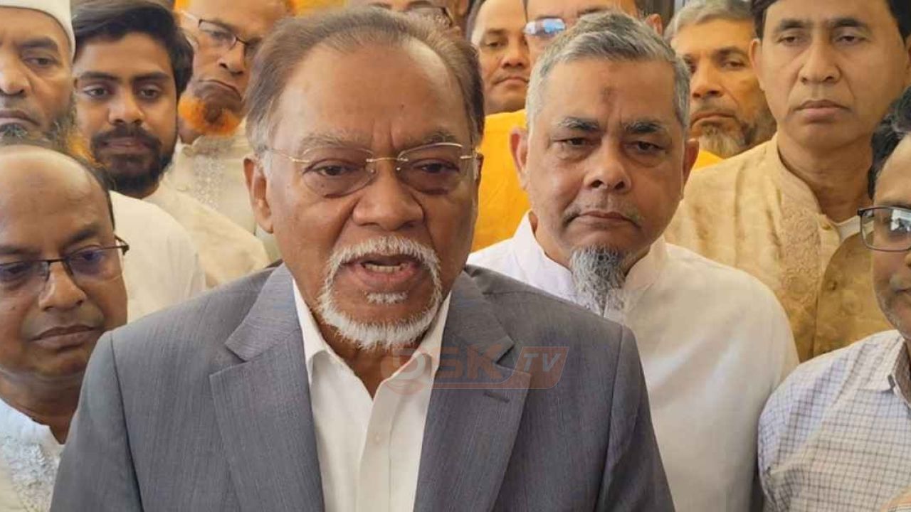 প্রধানমন্ত্রী তার প্ল্যান বাস্তবায়নে ঝাঁ'পিয়ে পড়েছেন: জনপ্রশাসন উপদেষ্টা