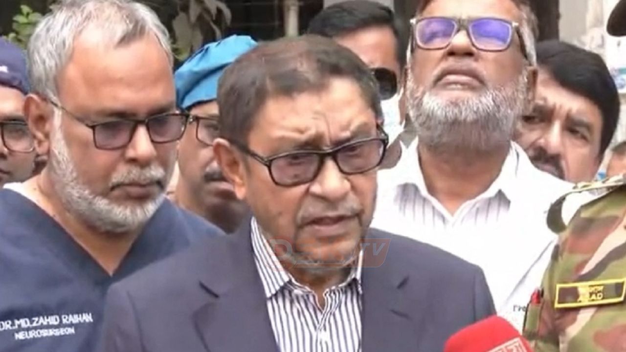 ঢাকা মেডিকেল কলেজ হাসপাতাল-এ আকস্মিক পরিদর্শনে স্বাস্থ্যমন্ত্রী
