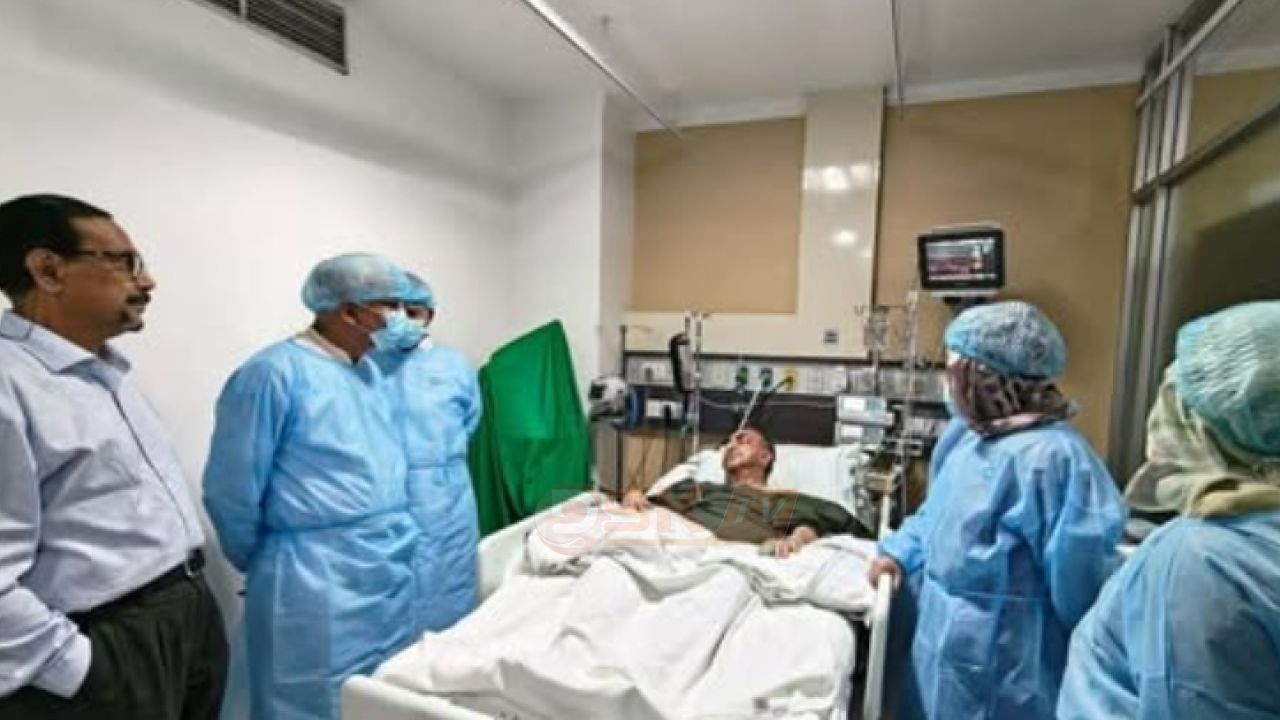 মির্জা আব্বাসকে দেখতে হাসপাতালে মির্জা ফখরুল-মঈন খান-ডা. জাহিদ হোসেন