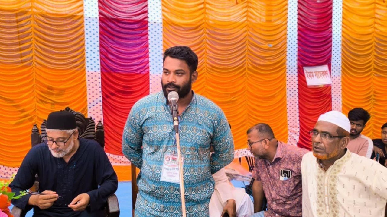 আলেকজান্ডার রুটে সিএনজি চালকদের বিরুদ্ধে অ্যাকশনে শ্রমিকদল নেতা রাকিব