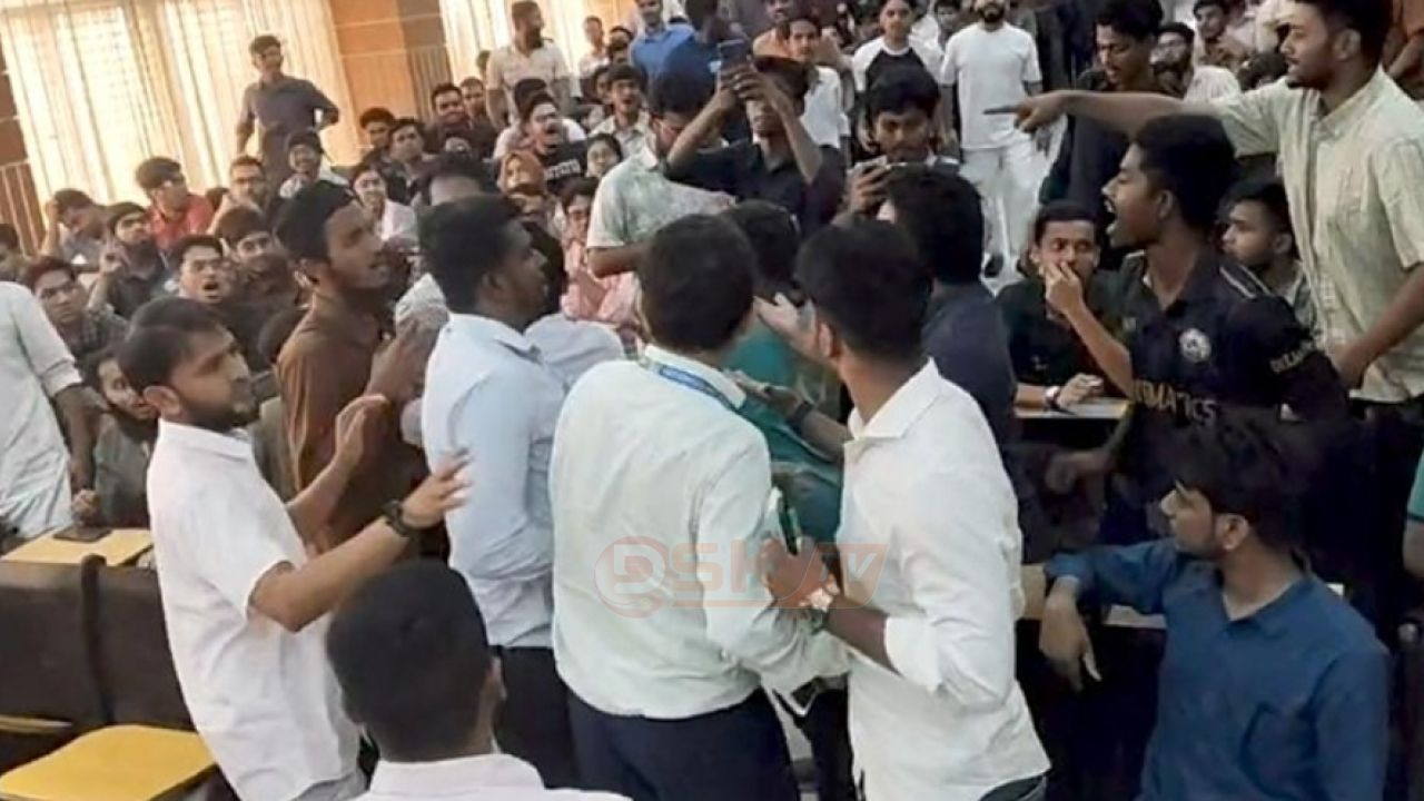 যবিপ্রবিতে উপাচার্যের মতবিনিময় সভায় হট্টগোল: ছাত্ররাজনীতি নিয়ে দুই পক্ষের বাগ্&zwnj;বিতণ্ডা