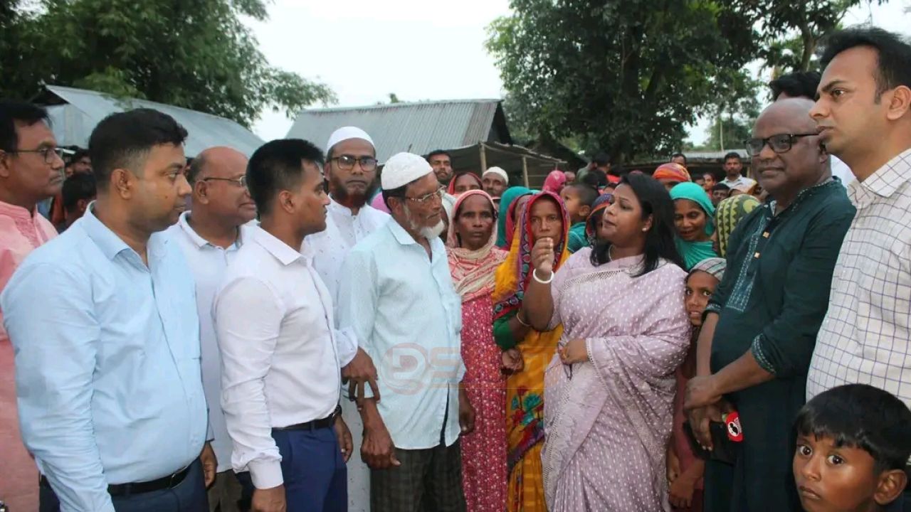 ভূরুঙ্গামারীতে নদীভাঙন ও অ'গ্নিকাণ্ডে ক্ষতিগ্রস্ত এলাকা পরিদর্শন করলেন জেলা প্রশাসক