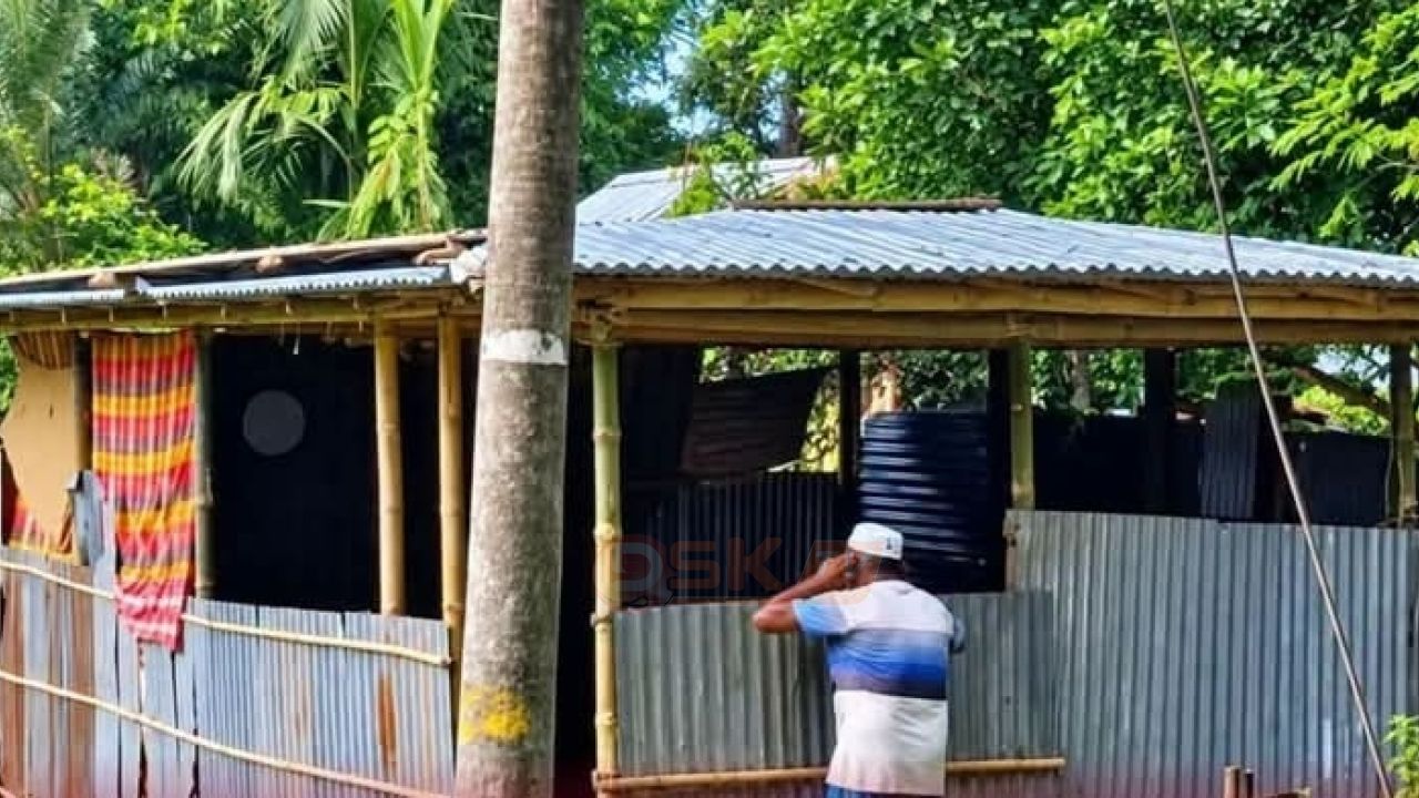 মাইকের জাঁকজমক নেই, তবুও থেমে নেই পাঁচ ওয়াক্ত নামাজ