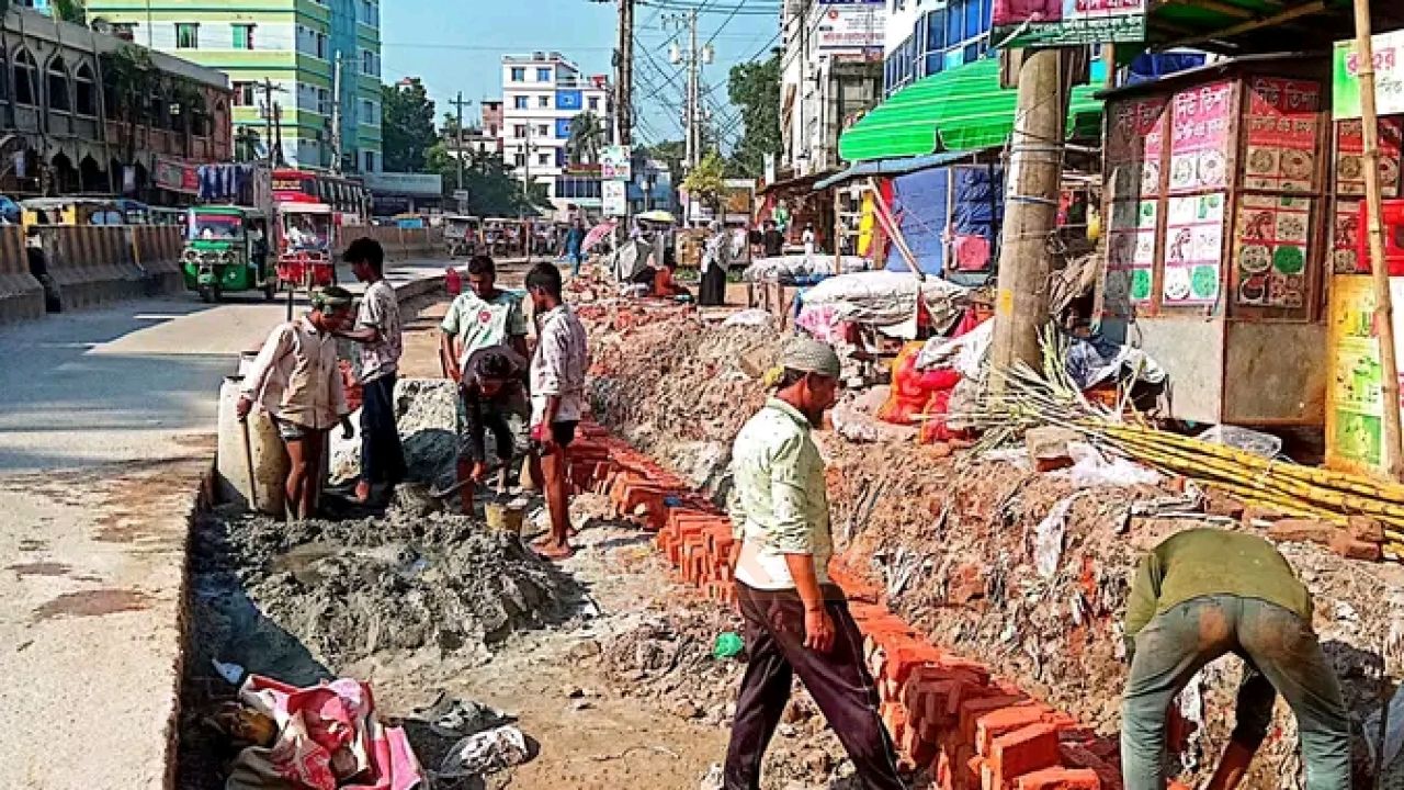 দেবিদ্বারে কুমিল্লা–সিলেট মহাসড়ক দুই লেনে উন্নীত করার কাজ চলছ