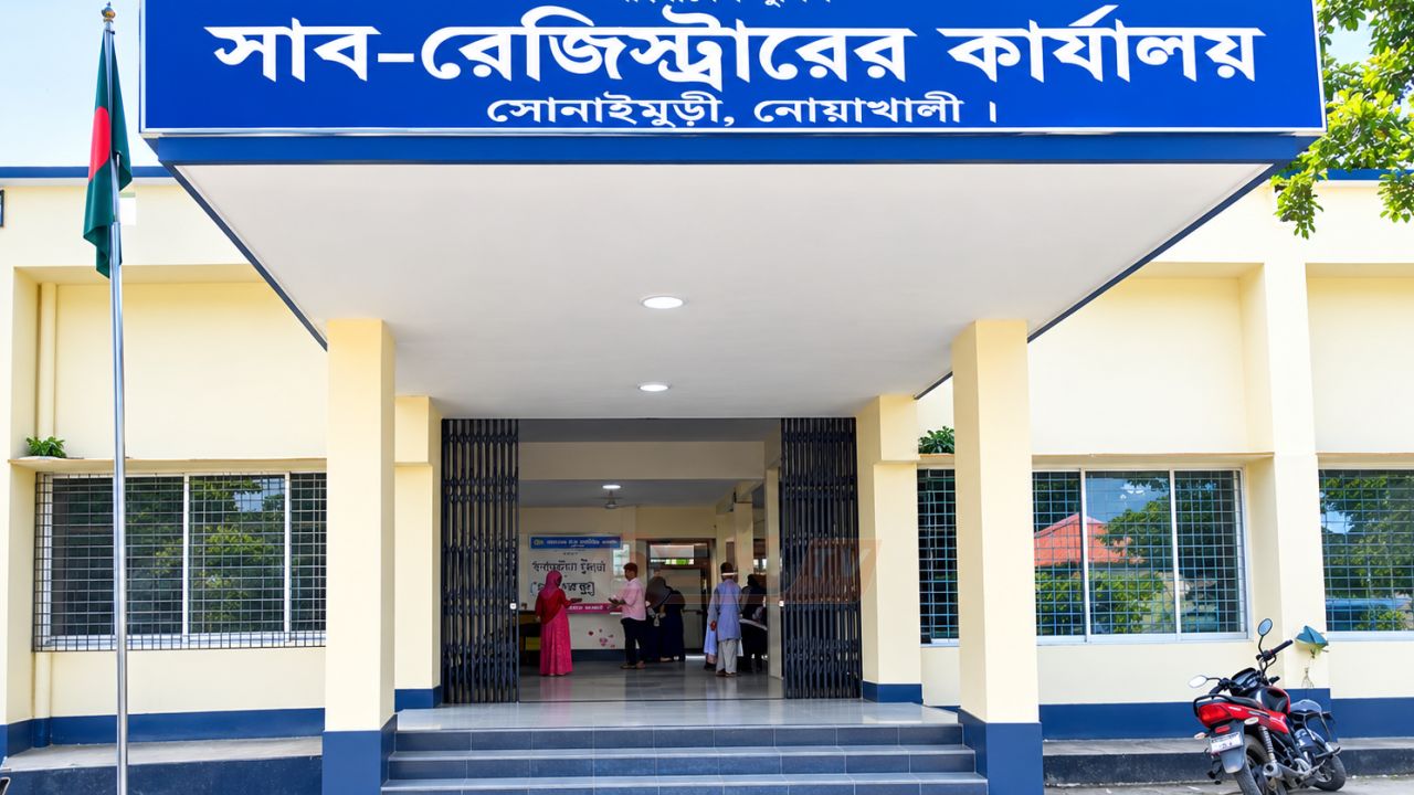 জাল দলিলের তদন্ত নিয়ে দ্বন্দ্ব, সোনাইমুড়ীতে সাব-রেজিস্ট্রার ও সাংবাদিকের পাল্টাপাল্টি অভিযোগ