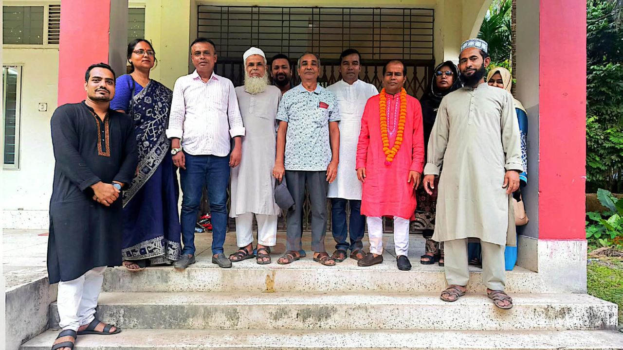৩৫ বছরের শিক্ষকতা শেষে বিদায়, আবেগঘন সিদ্ধার্থ স্যারের শেষ কর্মদিবস