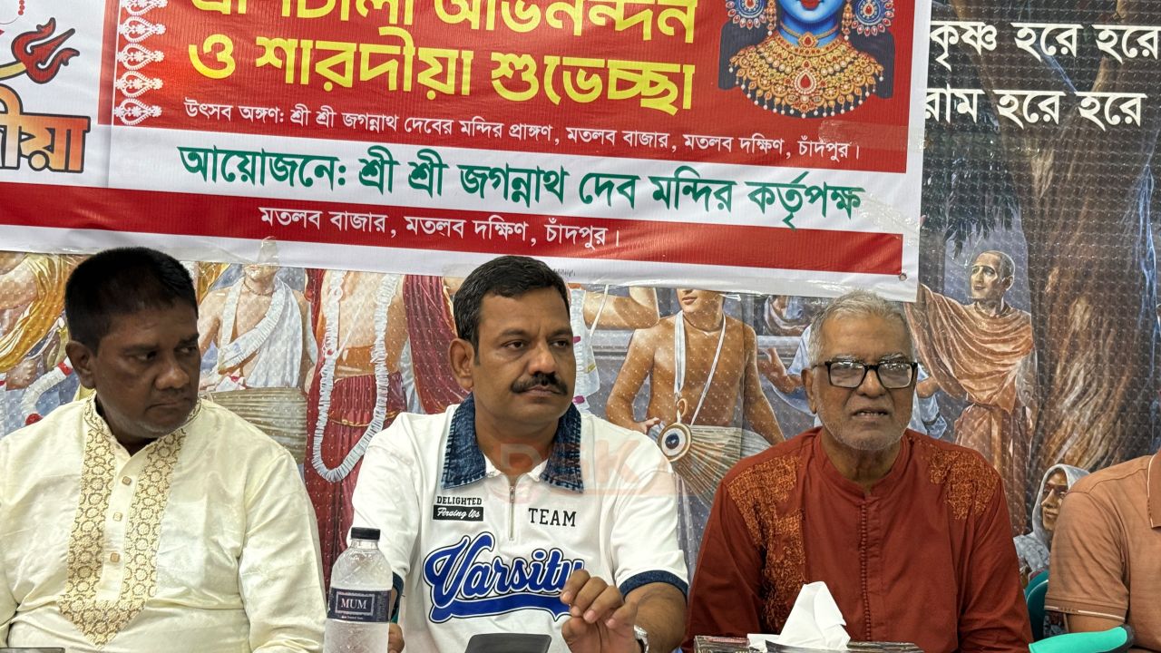 মতলব পৌরসভার বিভিন্ন পূজামণ্ডপ পরিদর্শনে জননেতা আশরাফুর রহমান বাবু