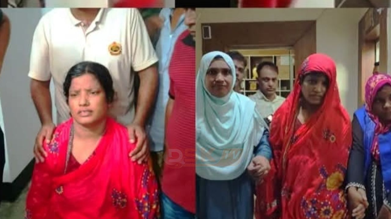 মাকে কু'পিয়ে হ'ত্যার অভিযোগ, হাতে ব'টি নিয়ে ঘরজুড়ে ছোটাছুটি মেয়ের!